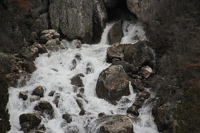 Derebucak'ta kuruyan Düden Şelalesi yeniden akmaya başladı