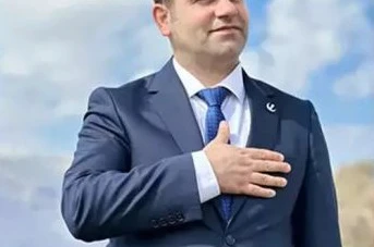 Derecik Belediye Başkanı Hasan Dinç’in başkanlığı düştü