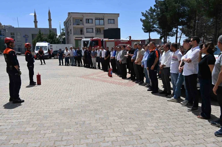 Derik’te yangın söndürme ve tahliye tatbikatı gerçekleştirildi 