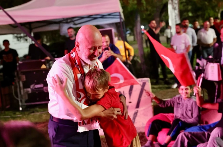 Dev ekranda milli maç heyecanı Kocasinan’da yaşandı 