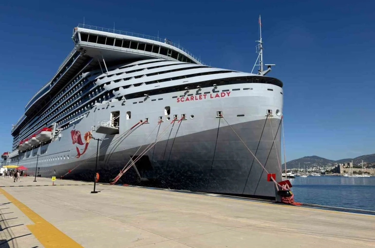 Dev yolcu gemisi yeniden Bodrum’da 