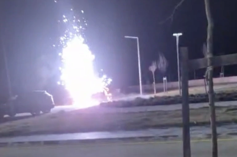 Devlet hastanesi bahçesinde otomobil yangını 