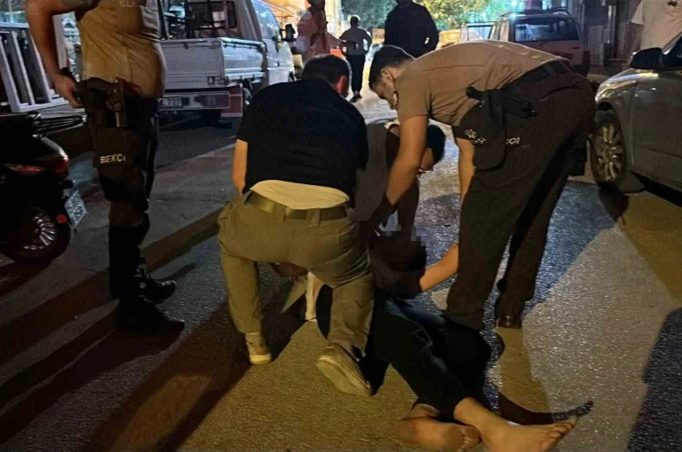 Devriyede kavgaya denk gelen polis, taşkınlık çıkartan 2 genci gözaltına aldı 