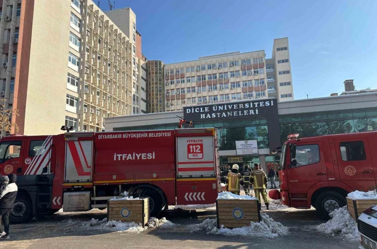 Dicle Üniversitesi’ndeki polikliniklerde çıkan yangın itfaiye tarafından söndürüldü