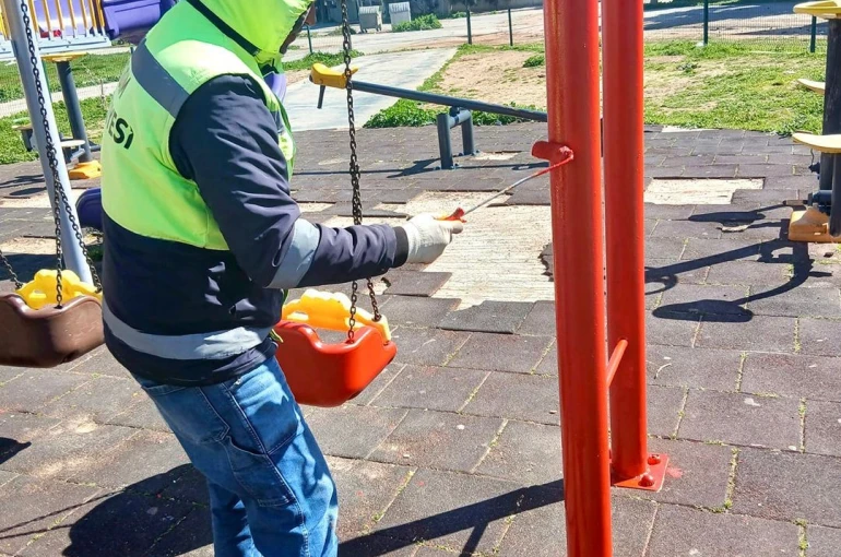 Didim’de parklar çocuklar için yenilendi 