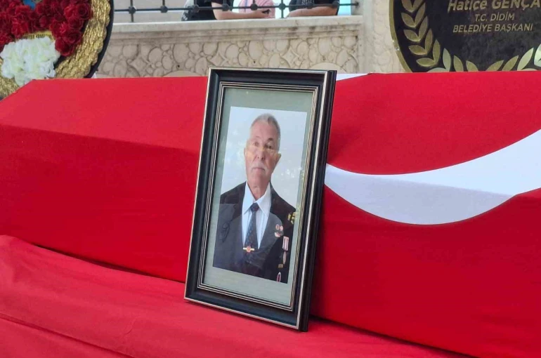 Didimli Kıbrıs Gazisi askeri törenle son yolculuğuna uğurlandı 