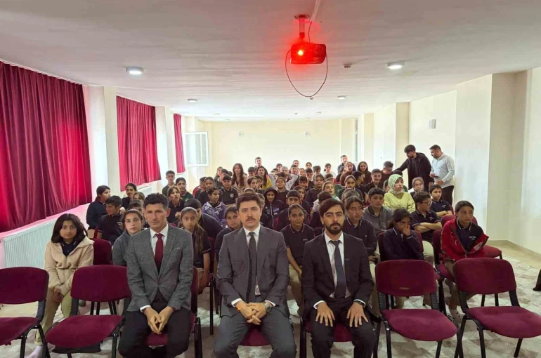 Digor’da ÇEDES yıl sonu coşkusu: Kaymakam Kahraman öğrencilerle buluştu 