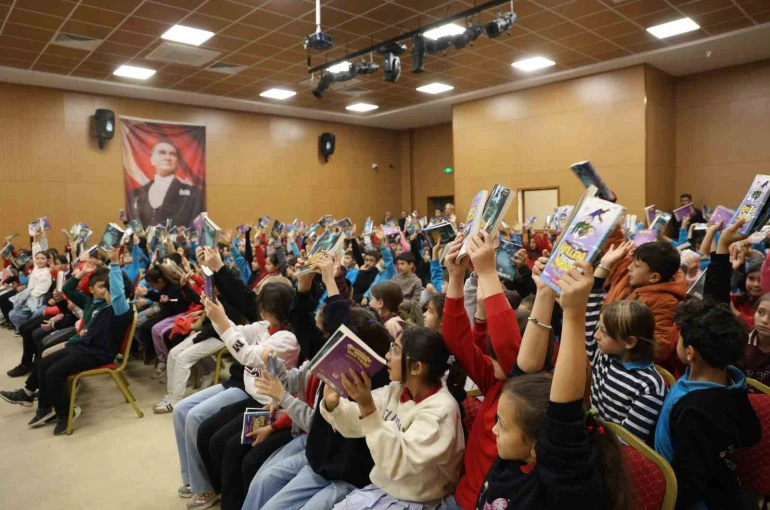 Dijital bağımlılık ve akran zorbalığına karşı kitaplı mücadele 