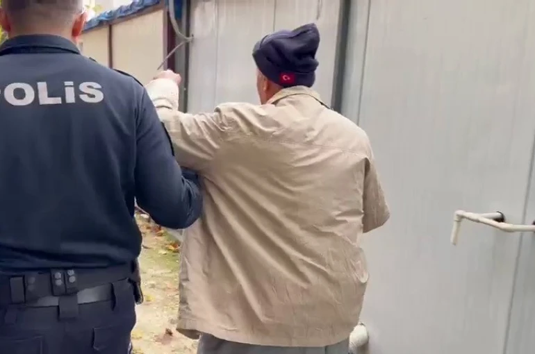 Dilenci, zabıtanın el koyduğu parayı almak için geri döndü