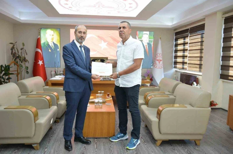 Dinar’da en fazla kanser taraması yapan sağlık personeli ödüllendirildi 