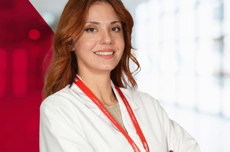 Diş Hekimi Özbek: "Ağız kokusu sosyal ilişkileri derinden sarsabiliyor"