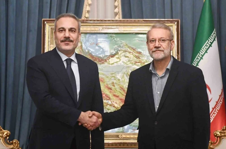 Dışişleri Bakanı Fidan, İran Ulusal Güvenlik Yüksek Konseyi Başkanı Laricani ile görüştü