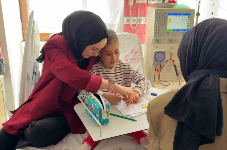 Diyaliz merkezinde 13 yaşındaki Melek için okuma yazma seferberliği 