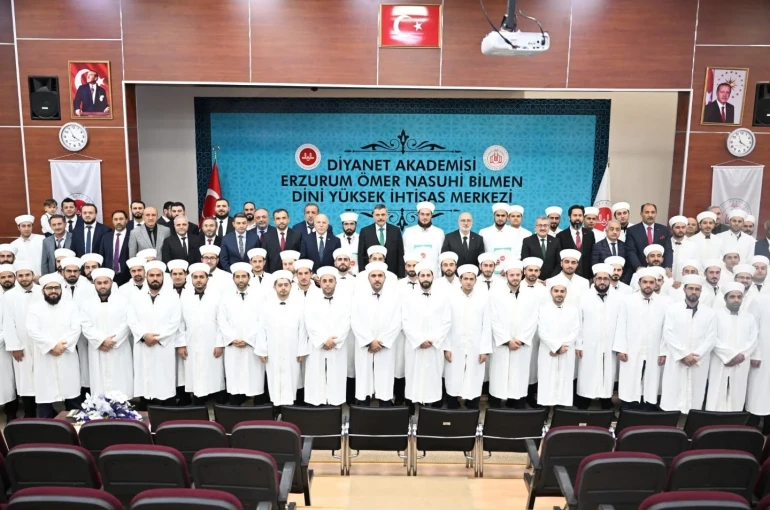 Diyanet Akademisi’nde mezuniyet heyecanı 