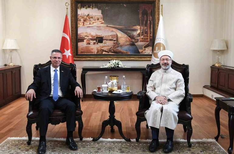 Diyanet İşleri Başkanı Erbaş: "Kalbimizin yarısı Filistin olarak atıyor" 