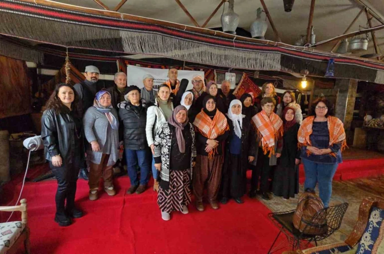 Diyar diyar gezip kültür arşivi oluşturuyorlar 