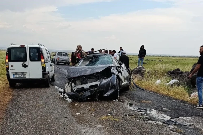 Diyarbakır’da 2 kişinin öldüğü kaza anı cep telefonu kamerasına yansıdı