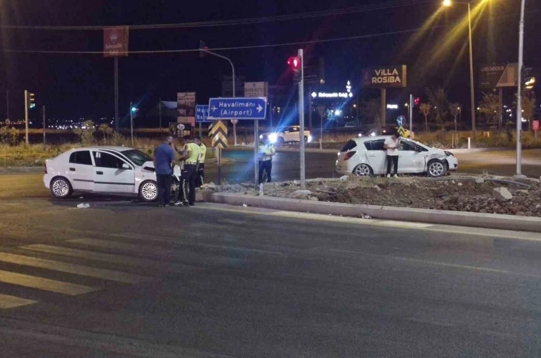 Diyarbakır’da 2 otomobilin çarpıştığı kazada 7 kişi yaralandı