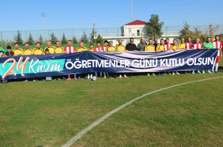 Diyarbakır’da 24 Kasım Öğretmenler Günü dolayısıyla dostluk maçı yapıldı 
