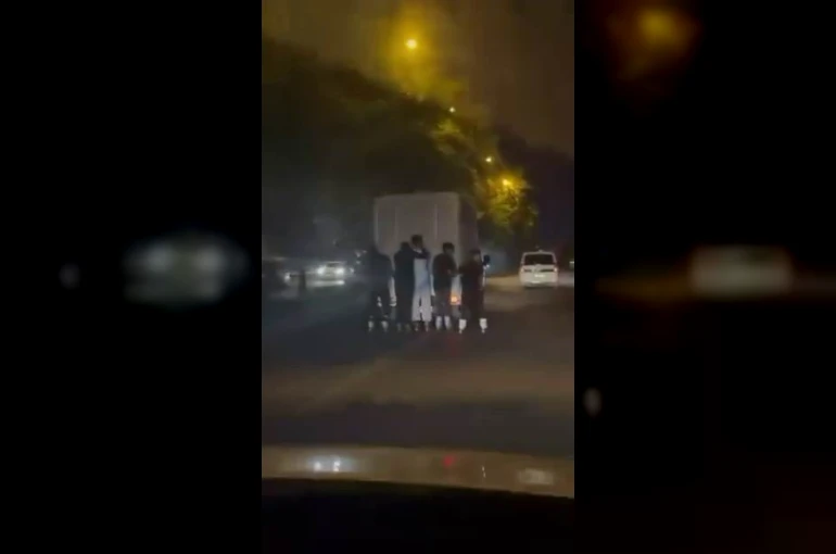 Diyarbakır’da 5 gencin tehlikeli paten yolculuğu kameraya yansıdı