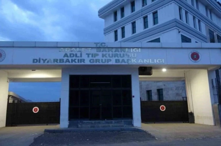 Diyarbakır’da 6 yaşındaki çocuk römorkun altında kalarak can verdi 