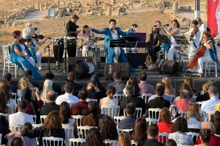 Diyarbakır’da Allegra Ensemble kadın müzik topluluğu tarihi sokakları gezdi 