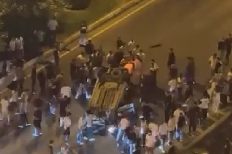 Diyarbakır’da araçların çarpıştığı kazada otomobil ters döndü: 3 yaralı