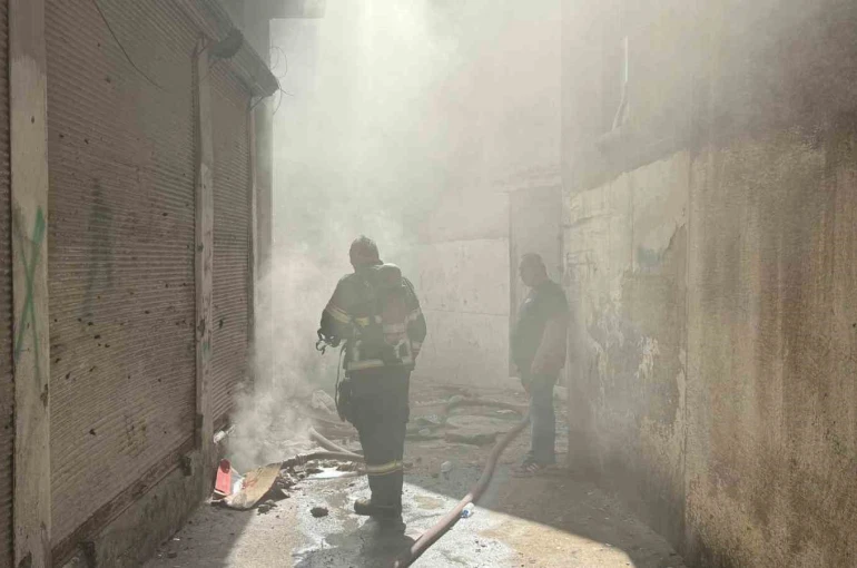 Diyarbakır’da ayakkabı deposundaki yangın 22 saat sonra söndürüldü 