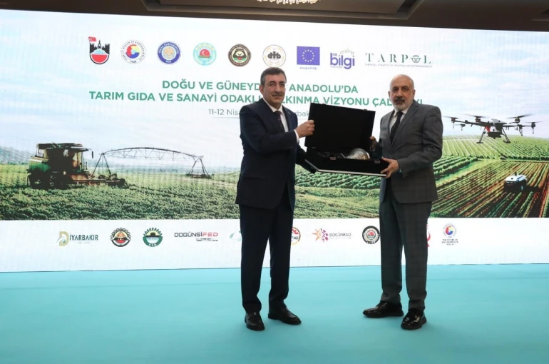 Diyarbakır’da Doğu ve Güneydoğu Anadolu’da Tarım Gıda ve Sanayi Odaklı Kalkınma Vizyonu Çalıştayı düzenlendi 