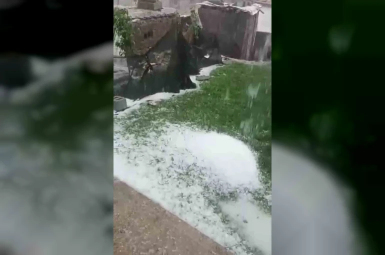 Diyarbakır’da etkili olan sağanak yağış hayatı olumsuz etkiledi 
