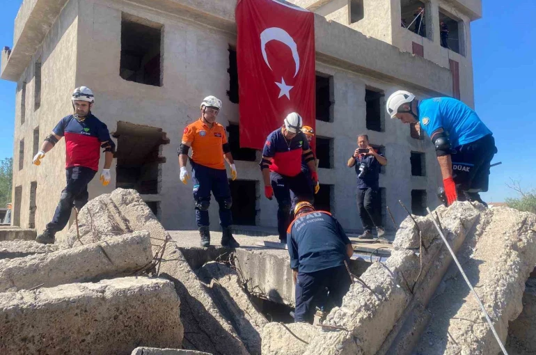 Diyarbakır’da gerçeği aratmayan deprem tatbikatı 