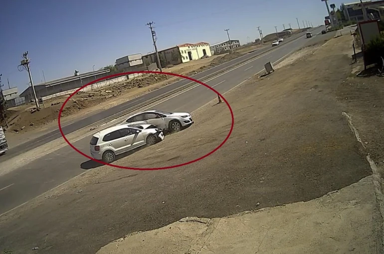 Diyarbakır’da iki otomobil çarpıştı: 4 yaralı 