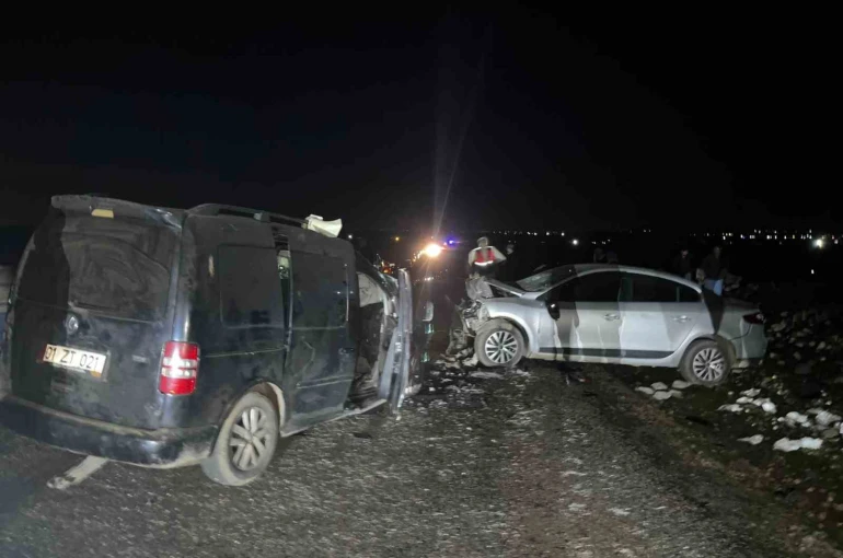 Diyarbakır’da iki otomobilin çarpıştığı kazada ölü sayısı 5’e yükseldi 