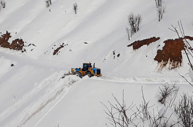 Diyarbakır’da kapanan yollar günler süren çalışmalar sonucu açıldı 