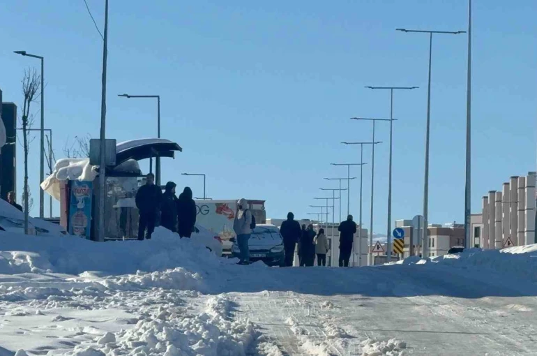 Diyarbakır’da kar çilesi devam ediyor 