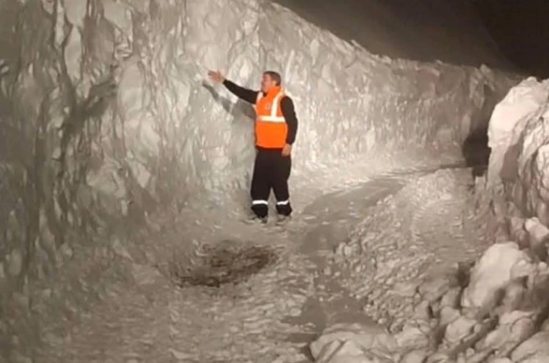 Diyarbakır’da kar kalınlığı 3 metreyi aştı 