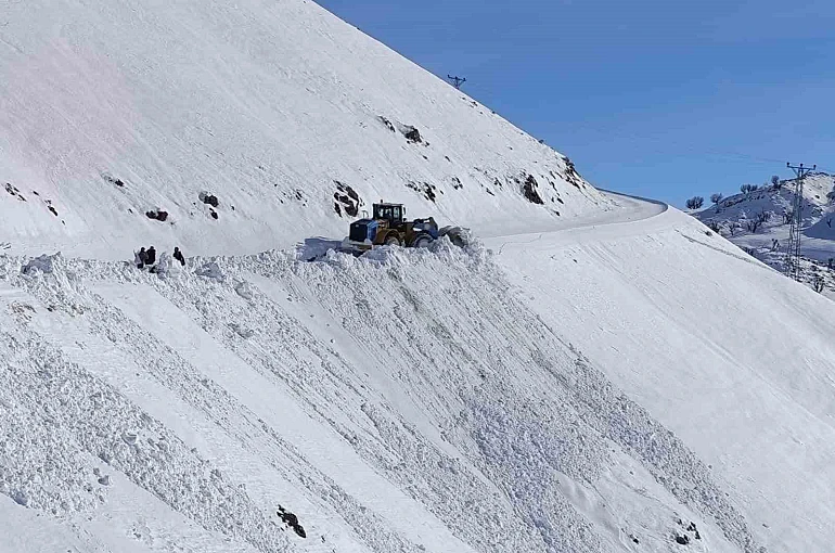 Diyarbakır’da kırsal mahallelerde 2 bin 622 kilometre yol ulaşıma açıldı 