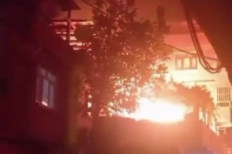 Diyarbakır’da korkutan yangın: Alevler metrelerce yükseldi 