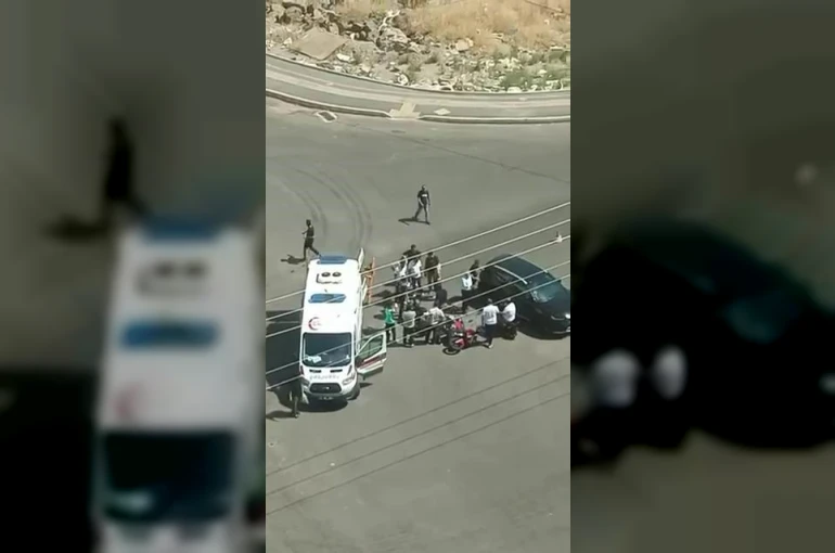 Diyarbakır’da motosiklet ile otomobil çarpıştı: 1 yaralı