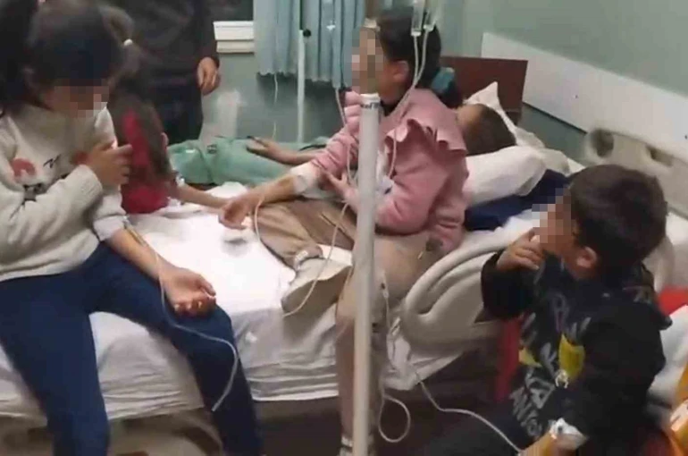 Diyarbakır’da okulda yedikleri yemek sonrası rahatsızlanan öğrenciler hastanelik oldu 