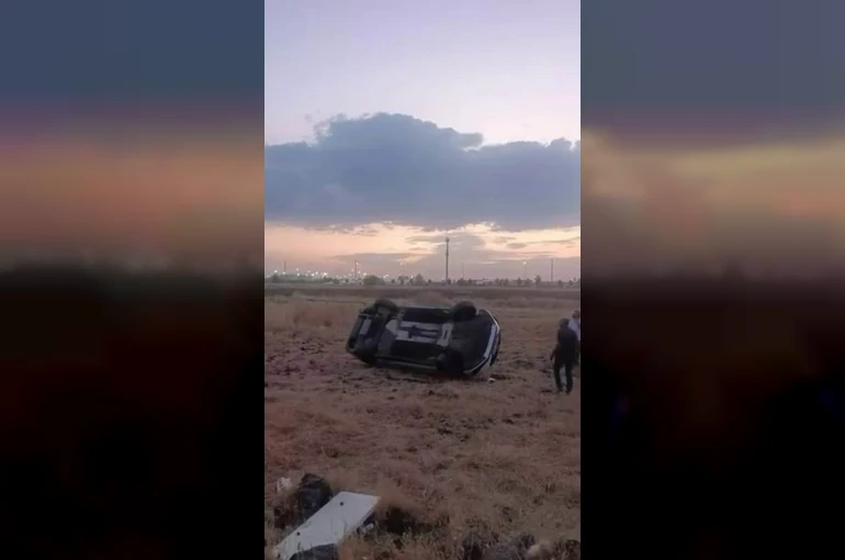 Diyarbakır’da otomobil tarlaya uçtu: 1 yaralı