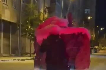 Diyarbakır’da polisten yürekleri ısıtan görüntü 