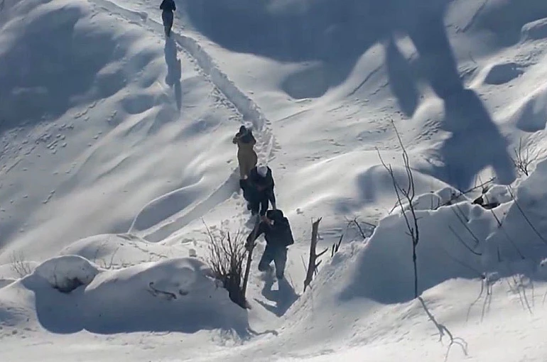 Diyarbakır’da rahatsızlığı bulunan vatandaş, jandarma helikopteriyle hastaneye sevk edildi 