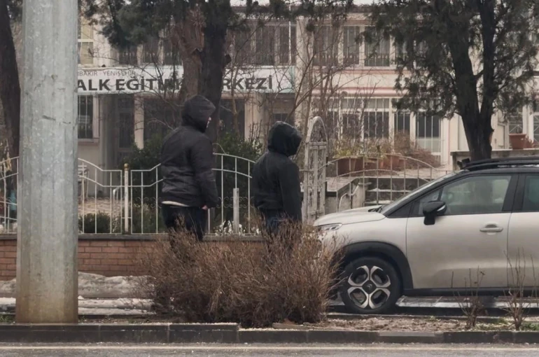 Diyarbakır’da sağanak yağış hayatı olumsuz etkiledi 