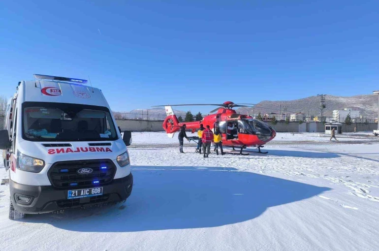 Diyarbakır’da sağlık ekipleri kar ve tipi demeden zamanla yarıştı 