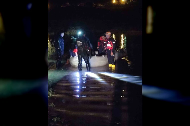 Diyarbakır’da selde mahsur kalan çobanı AFAD ve JAK ekipleri kurtardı 