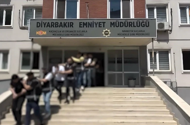 Diyarbakır’da silahlı suç örgütü şebekesi çökertildi: 40 gözaltı 