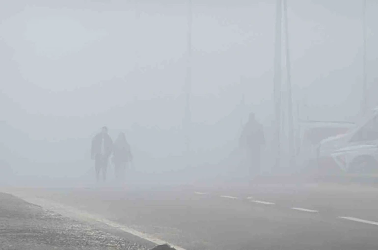Diyarbakır’da sis görüş mesafesini 20 metreye kadar düşürdü