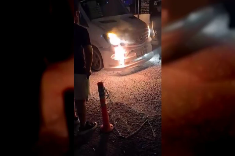 Diyarbakır’da yolcu minibüsünde korkutan yangın