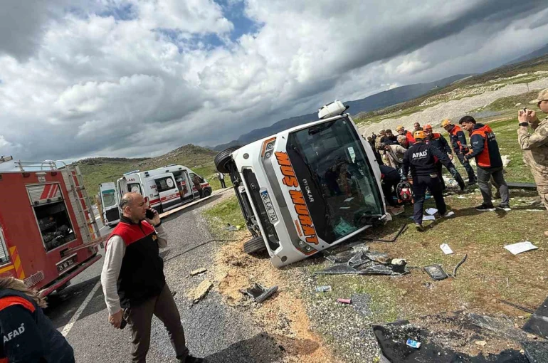 Diyarbakır’da yolcu otobüsü devrildi: 1 ölü, 13 yaralı 